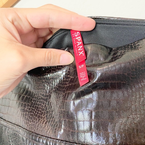 New SPANX Faux Leather Croc Legging size small - Picture 4 of 6